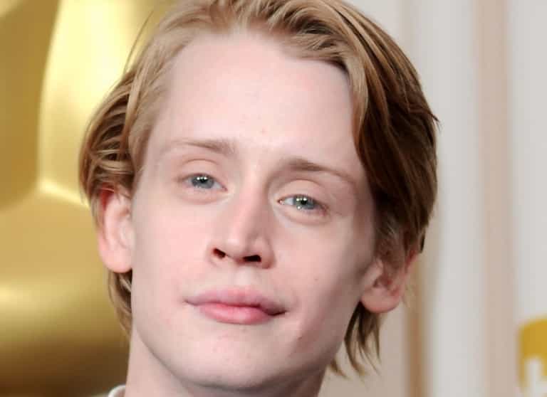 Macaulay Culkin’s Estranged Father Fears for His Son’s Life Macaulay Culkin’s Estranged Father Fears for His Son’s Life