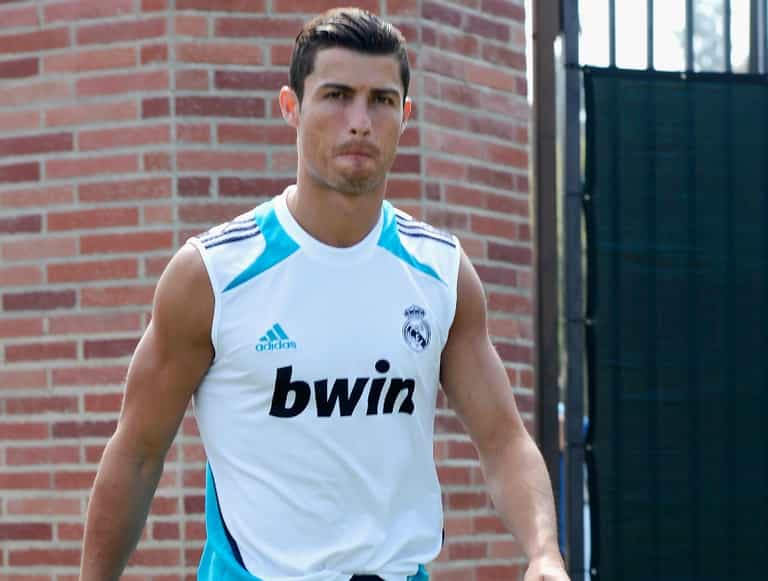 Soccer Stud Christiano Ronaldo Hides From Female Worshippers in Vegas Soccer Stud Christiano Ronaldo Hides From Female Worshippers in Vegas