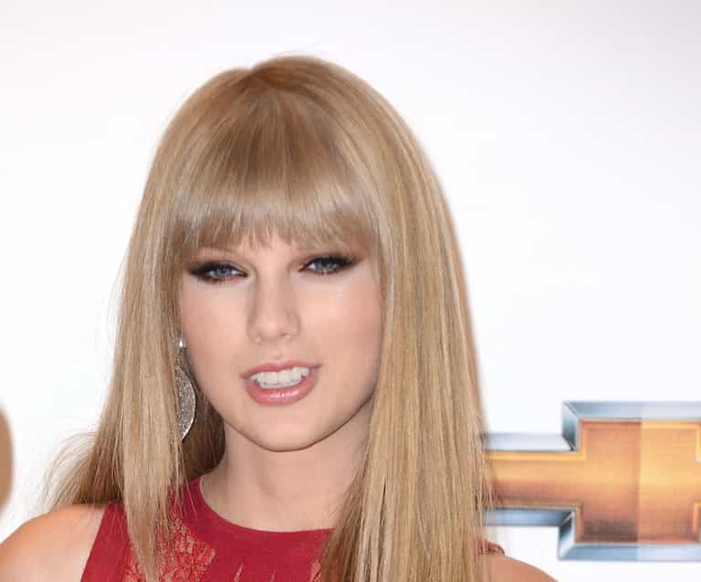 Taylor Swift Denies Buying a Home Next To The Kennedys in Massachusetts Taylor Swift Denies Buying a Home Next To The Kennedys in Massachusetts