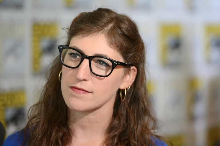 Big Bang Theory Actress Nearly Loses Thumb In a Los Angeles Car Crash Big Bang Theory Actress Nearly Loses Thumb In a Los Angeles Car Crash