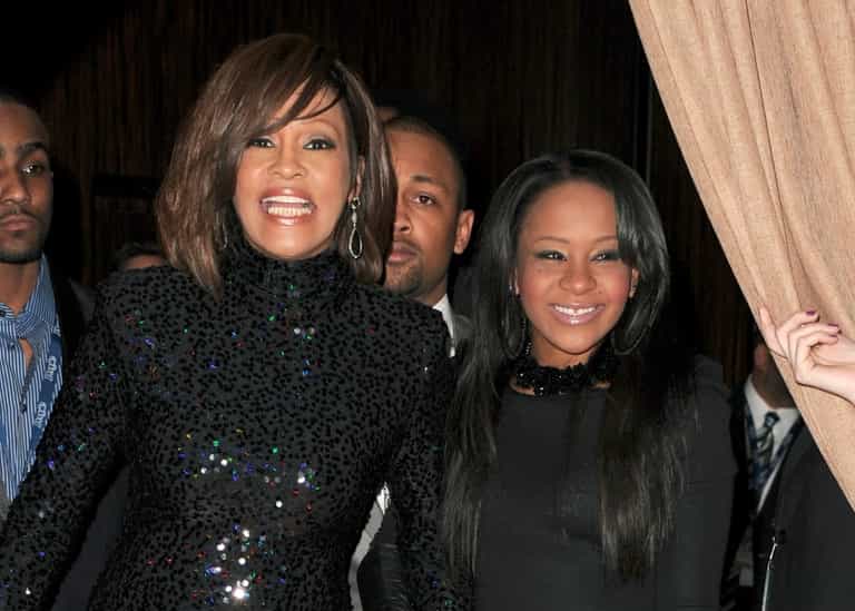 Bobbi Kristina Brown and Boyfriend Get Whitney’s Initials Tattooed onto Their Wrists Bobbi Kristina Brown and Boyfriend Get Whitney’s Initials Tattooed onto Their Wrists