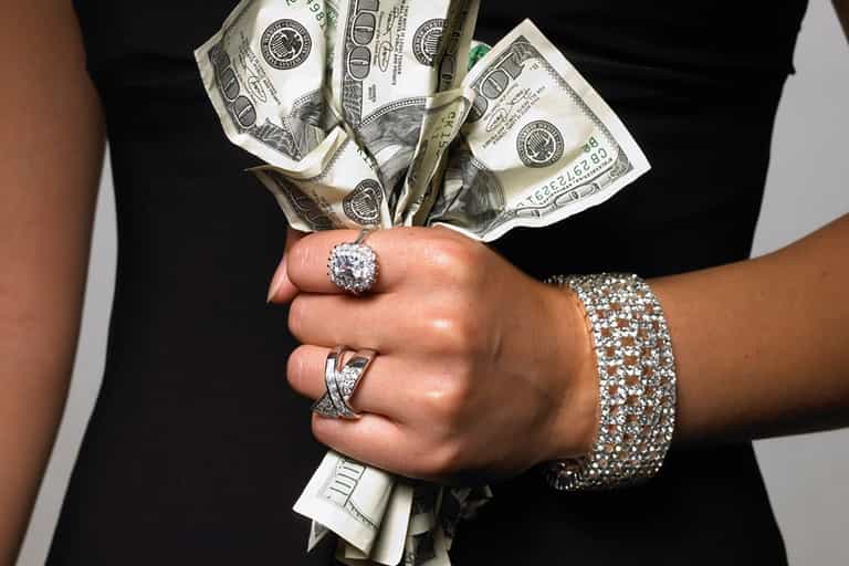 Hundreds of Irish Women are Turning to “Sugar Daddies” to Help Them pay Their Debts