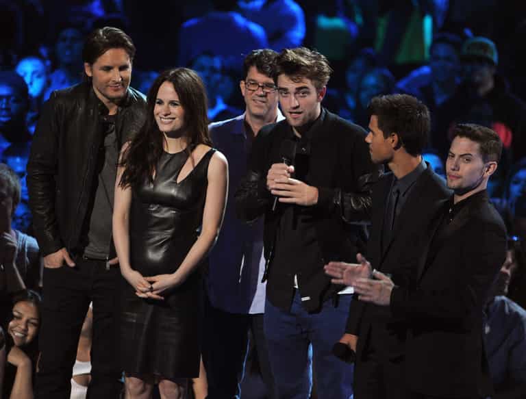 Twilight Star Announces Engagement After Romantic Proposal Twilight Star Announces Engagement After Romantic Proposal
