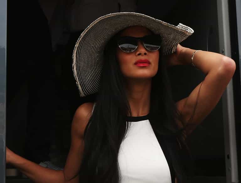 Photo Evidence: Hamilton In Shock As Scherzinger Snapped Canoodling With Chris Brown In Club