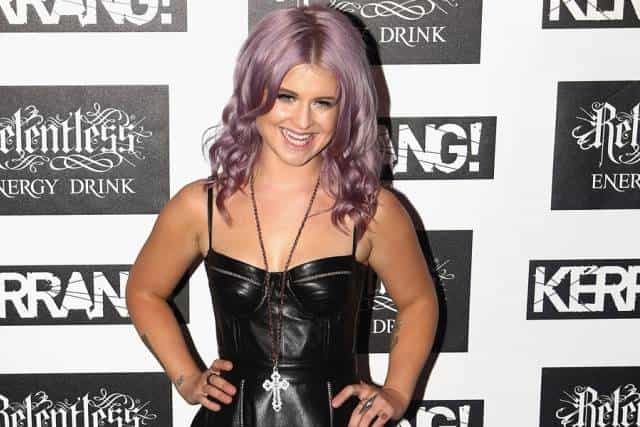 “It’s Not Sh*t!” Kelly Osbourne Has a Hilarious Fake Tan Disaster…