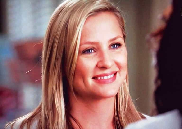 Grey’s Anatomy’s Arizona Dishes the Dirt on Season Nine of The Hit Medical Drama Grey’s Anatomy’s Arizona Dishes the Dirt on Season Nine of The Hit Medical Drama