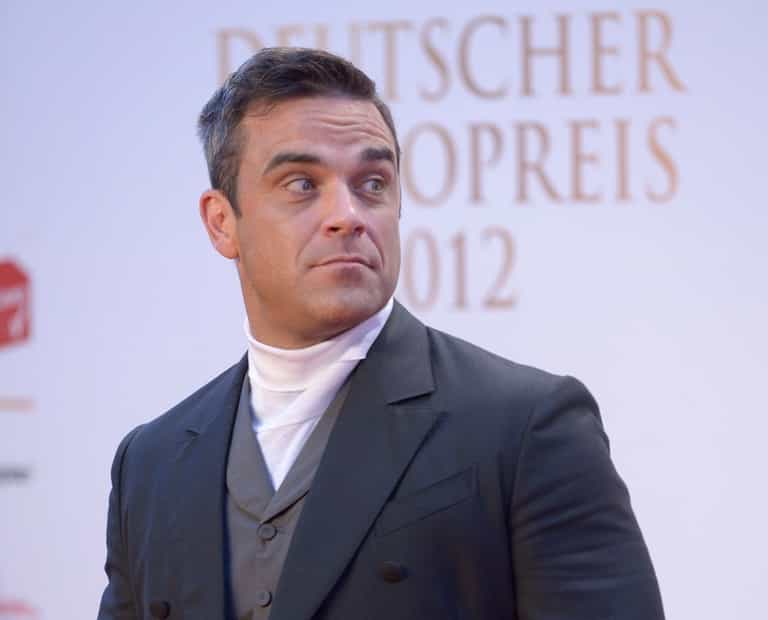 “I’ll Meet You At The Travelodge”: Classy Robbie Propositions A Very Beautiful Actress… “I’ll Meet You At The Travelodge”: Classy Robbie Propositions A Very Beautiful Actress…