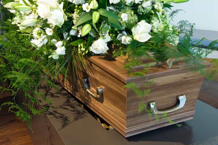 Woman Shows up Alive and Well 13 Days After Her Funeral Woman Shows up Alive and Well 13 Days After Her Funeral