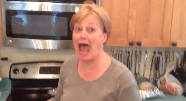 VIDEO – “It’s A BUUUUUUUUUUUUNNNN” How To Announce A Pregnancy VIDEO – “It’s A BUUUUUUUUUUUUNNNN” How To Announce A Pregnancy