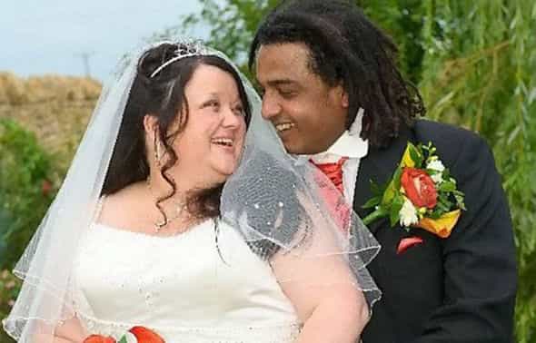 “I’ll Never Forget How we Met”: Married Couple Who Met at Bus Shelter Given Sign from Stop
