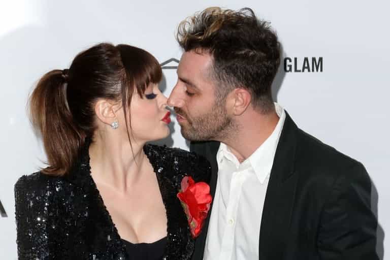 Charming! Actress Gets Hitched To Artist Boyfriend