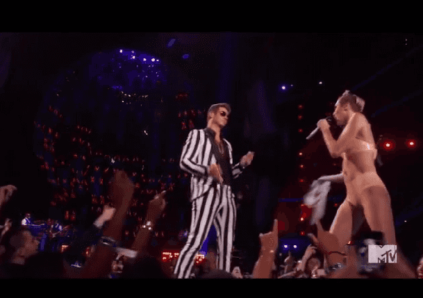 VIDEO – David Attenborough Narrates THAT Miley And Robin Thicke VMA Performance