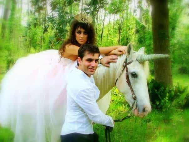 What The… Sixteen Terrible Engagement Photos That Are Just Hilarious
