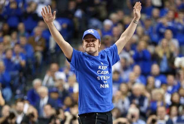 PICTURE – Josh Hutcherson Shows Up To Basketball Game, Crowd Give Him The Mockingjay Salute