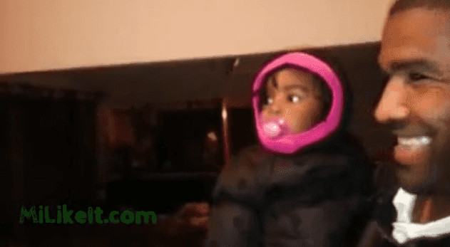 VIDEO – Little Girl Meets Her Father’s Twin Brother For The First Time. Her Reaction Is Priceless