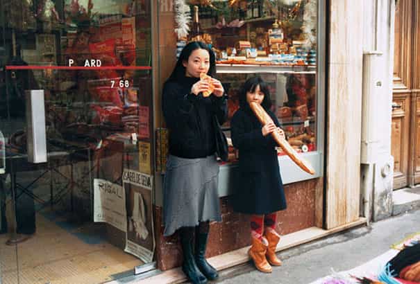 GALLERY – This Woman Photoshopped Herself Into Photos From Her Childhood And They Are Amazing