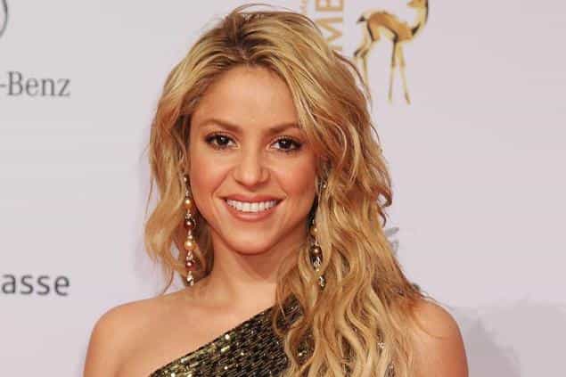 PICTURE – Another Day, Another Possible Celebrity Photoshop Incident. This Time It’s Rihanna And Shakira
