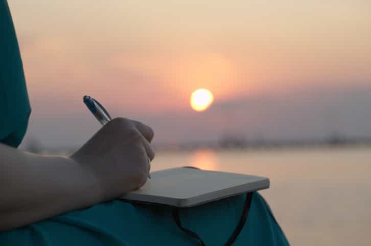 ‘Grace And Love Win, Not Cancer’ – Woman Writes Her Own Heartbreaking Obituary For Her Family