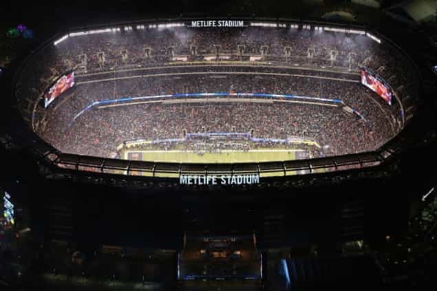 PICTURE – A Little Piece Of Home, GAA Fan Represents At The Super Bowl Last Night