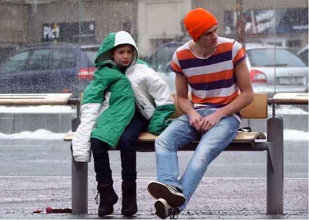 VIDEO – 11-Year-Old Boy Freezing At Bus Stop Receives Kindness From Strangers VIDEO – 11-Year-Old Boy Freezing At Bus Stop Receives Kindness From Strangers