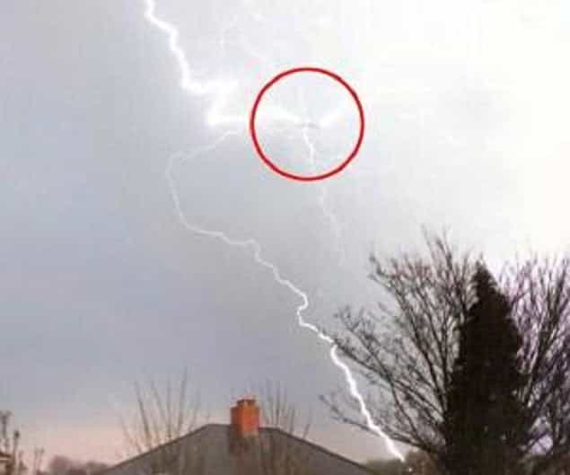 Pilot Steers A Fully Loaded Plane Through Three Massive Lightning Bolts Pilot Steers A Fully Loaded Plane Through Three Massive Lightning Bolts