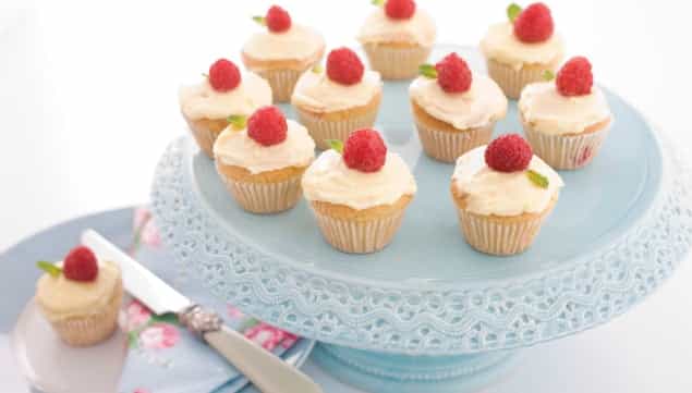 Feel Good Recipe: Lemon and Fresh Raspberry Mini-Cupcakes Feel Good Recipe: Lemon and Fresh Raspberry Mini-Cupcakes