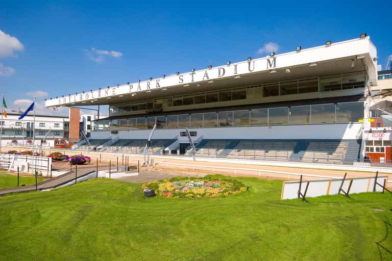 [CLOSED] WIN!! We’ve Got a Great Night Out for 10 People at Shelbourne Park To Give Away