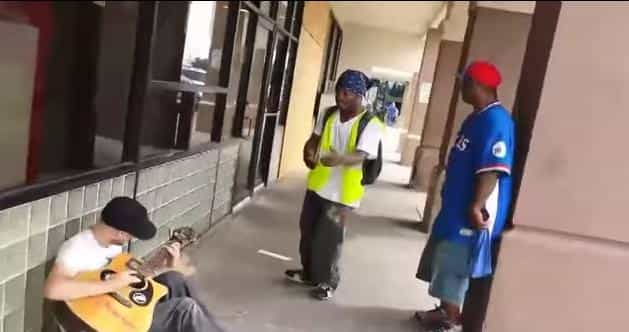 VIDEO – Three Random Strangers End Up In A Jamming Session On The Street