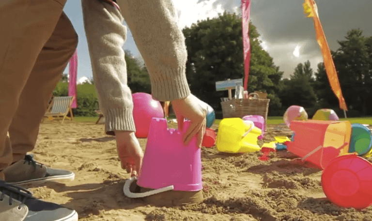 WATCH: To The Beach… The Coldest Town In Ireland Gets A Very Warm Surprise