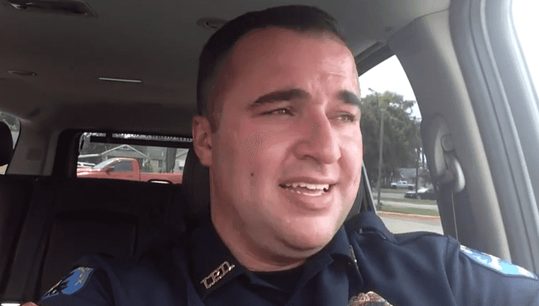 VIDEO – Police Officer Conducts Experiment To Show What Happens When A Child Is Left In A Hot Car VIDEO – Police Officer Conducts Experiment To Show What Happens When A Child Is Left In A Hot Car