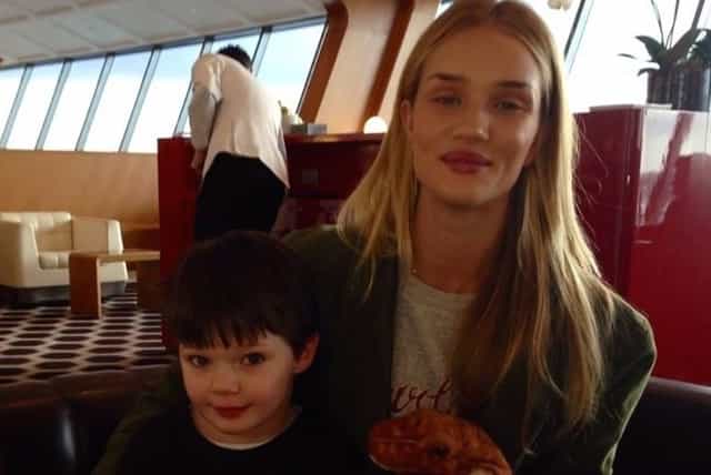 Picture Perfect: Boy Meets Supermodel In Airport Wearing The Greatest T-Shirt Ever Picture Perfect: Boy Meets Supermodel In Airport Wearing The Greatest T-Shirt Ever
