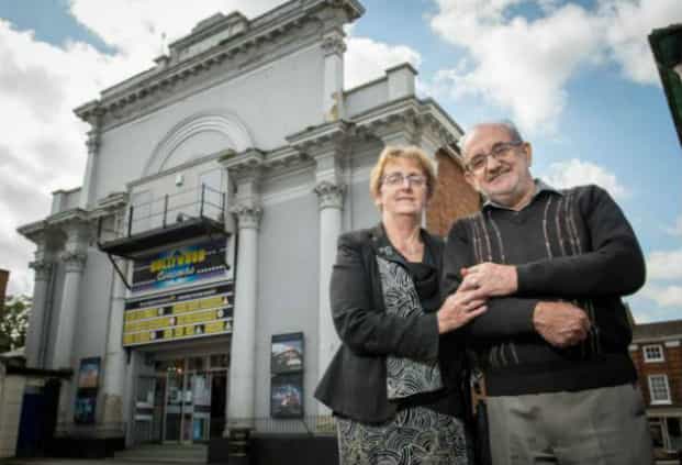 Man Surprises His Wife By Taking Her Back To The Site Of Their First Date Man Surprises His Wife By Taking Her Back To The Site Of Their First Date