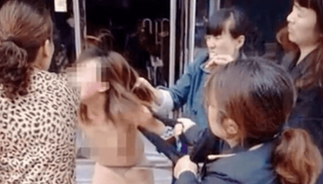 Horrific Attack: Alleged “Adultress” is Stripped Naked And Beaten in Shopping Centre