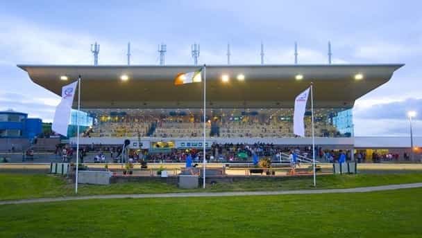 CLOSED: WIN!! A Night Out for You and NINE of Your Friends at the Dogs