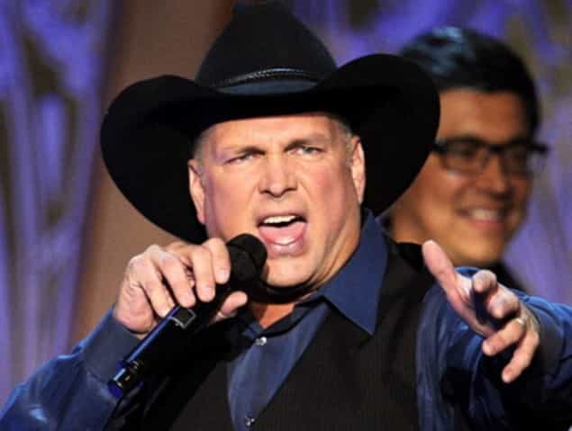 This Is One Garth Brooks Show We’d DEFINITELY Pay Good Money To See