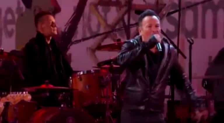 WATCH: Chris Martin and Bruce Springsteen Take Over For Injured Bono And Sing With U2 WATCH: Chris Martin and Bruce Springsteen Take Over For Injured Bono And Sing With U2