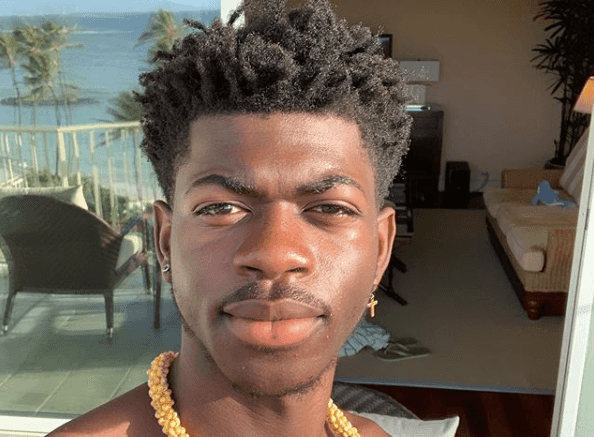 Lil Nas X wore a neon pink cowboy outfit to the Grammys last night, and we’re not worthy