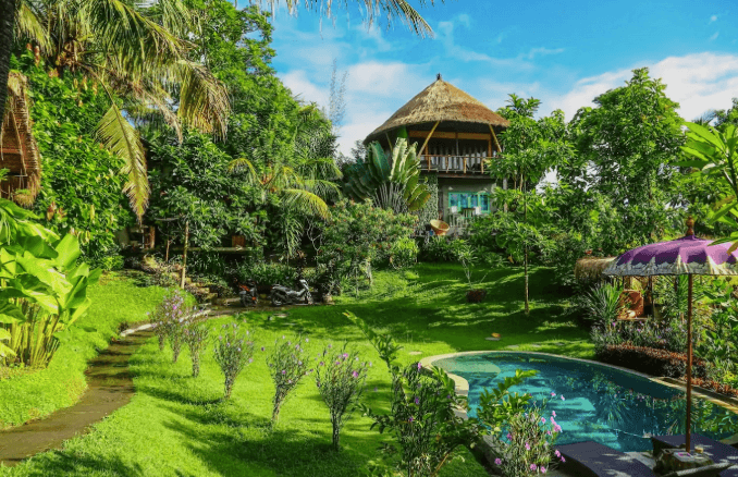 You and your mates can stay in this insane tree house in Bali for just €85 a night