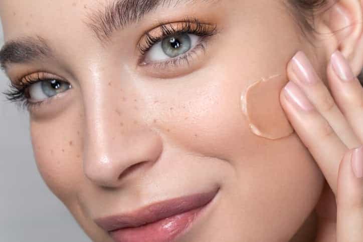 Beauty experts are raving about a new “blurring” primer that improves skin texture over time Beauty experts are raving about a new “blurring” primer that improves skin texture over time
