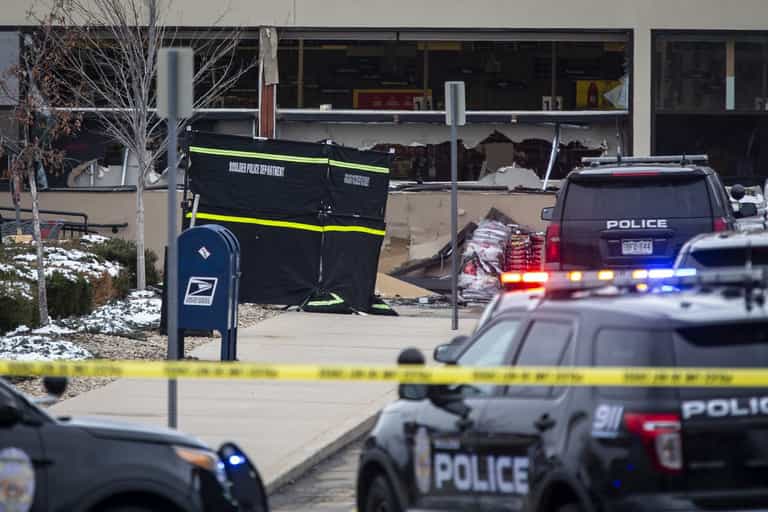 Gunman kills 10 people after opening fire in Colorado supermarket Gunman kills 10 people after opening fire in Colorado supermarket