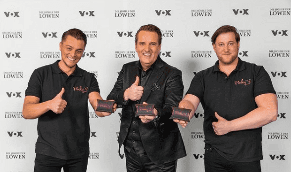 A pink tampon disposal glove has been created – by three men… A pink tampon disposal glove has been created – by three men…