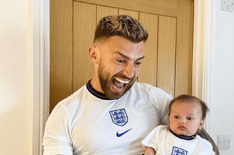 “Who’s laughing now?” Jake Quickenden claps back at trolls who called his baby “ugly”