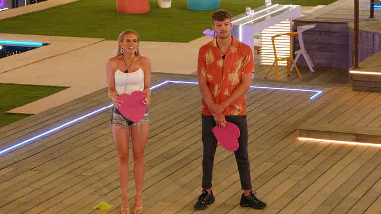 Hugo upsets Love Island girls with “fake” comment Hugo upsets Love Island girls with “fake” comment