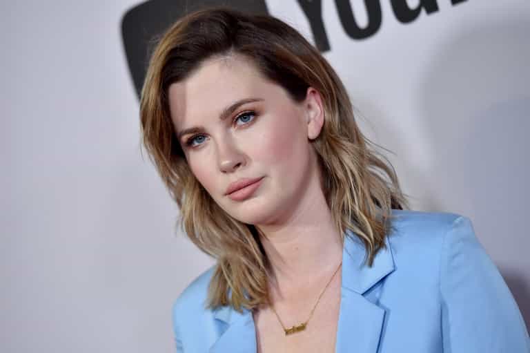 Alec Baldwin’s daughter shares support for father after “abhorrent and threatening” comments