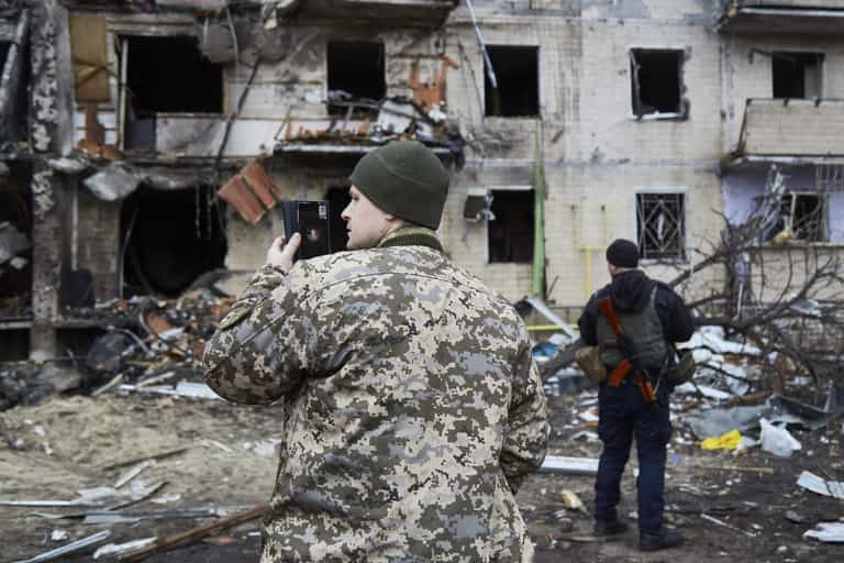 Violence in Ukraine enters fifth day as Putin issues nuclear threat Violence in Ukraine enters fifth day as Putin issues nuclear threat