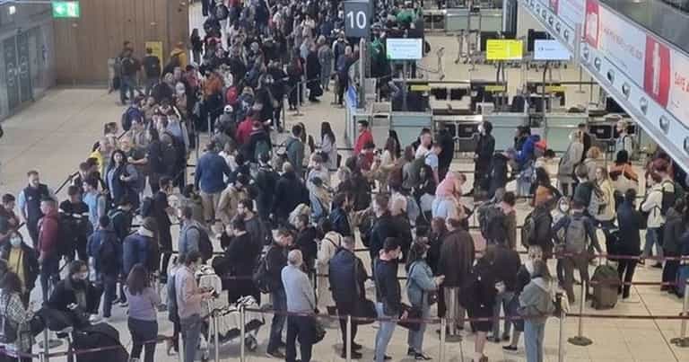 Dublin Airport staff face harassment as chaotic queues continue