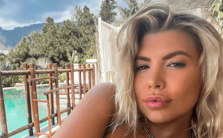 Olivia Bowen addresses body-shamers during pregnancy