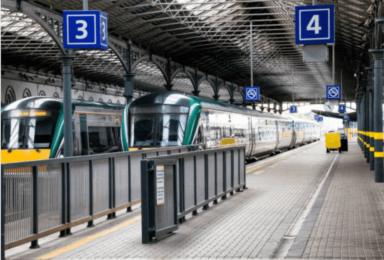 Hilarious moment Irish Rail passenger spots “collapsed man” on platform