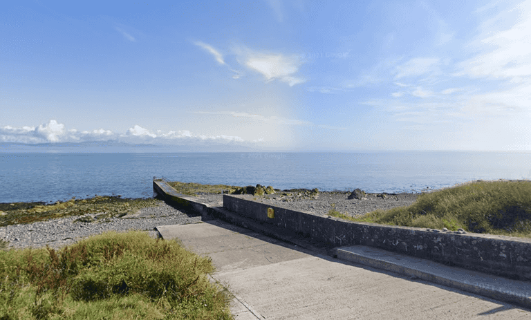 Gardai investigating stalker who followed several women on beach in Co Louth Gardai investigating stalker who followed several women on beach in Co Louth
