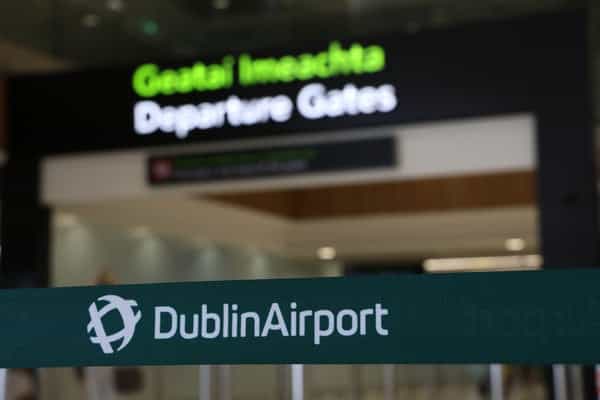 Dublin Airport issues statement after passengers asked to queue outside terminal buildings Dublin Airport issues statement after passengers asked to queue outside terminal buildings